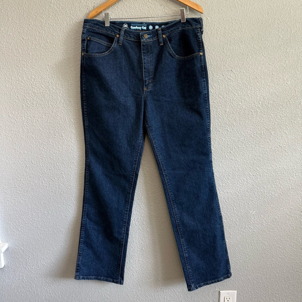 Wrangler Premium Performance Cowboy Cut Slim Fit Jeans Size 36 EUC‎